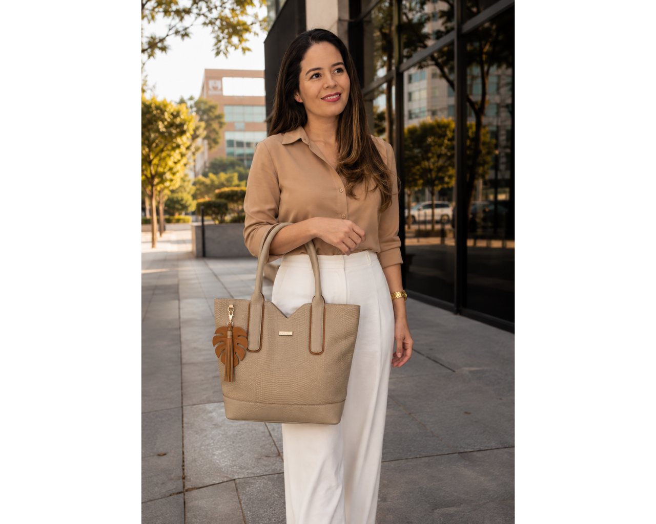 Bolso en Cuero Dalia Armadillo Capuchino - Imagen 2